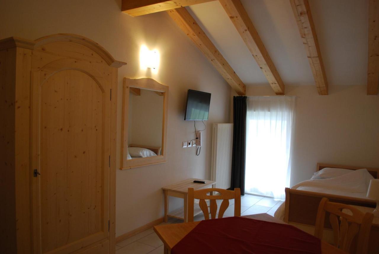 Hotel Elbele Garni Folgaria Δωμάτιο φωτογραφία
